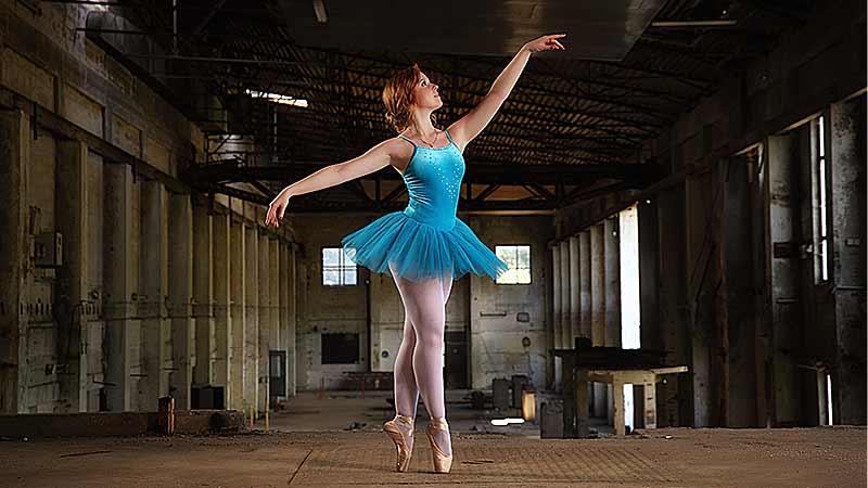 Ballerina in der Homburger Papiermühle